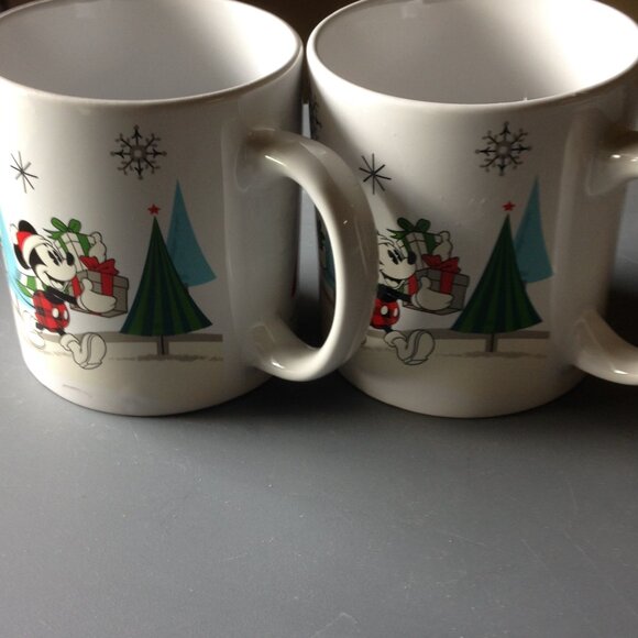 Set of 2 Disney Christmas Mugs Zrike Brands - Picture 3 of 7